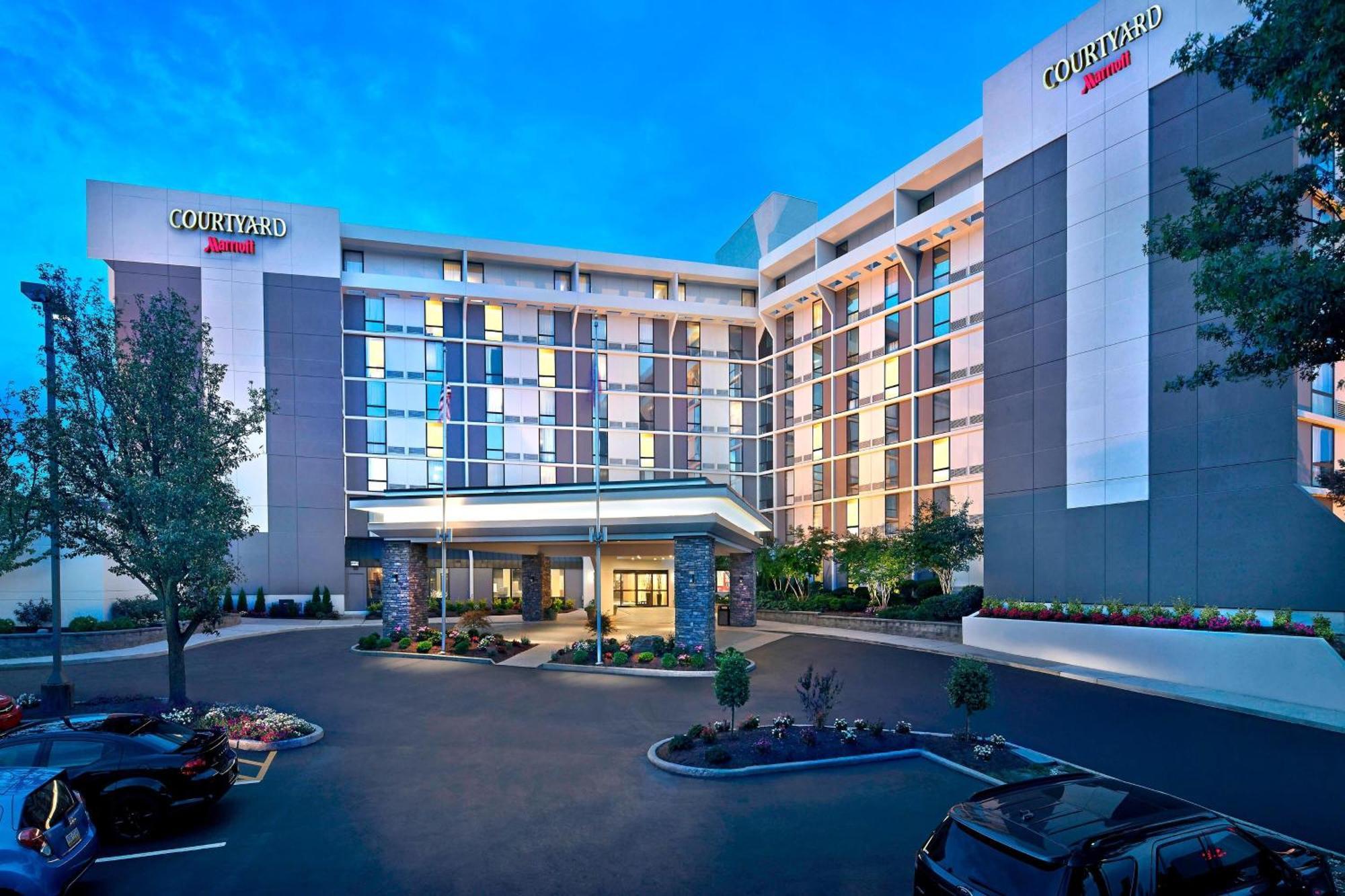 Courtyard By Marriott Avenue 3*