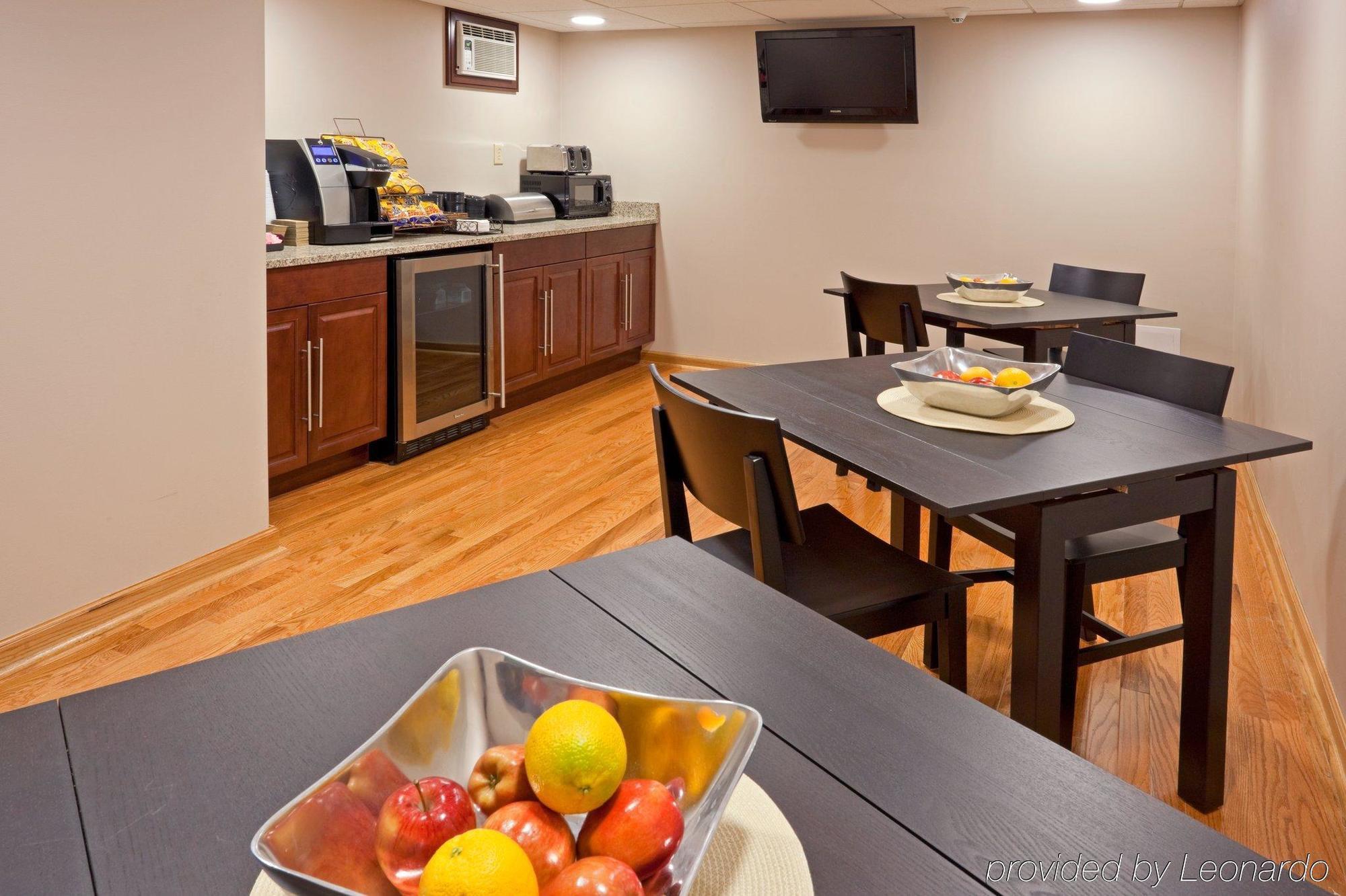 Courtyard By Marriott Avenue Hotel Philadelphia