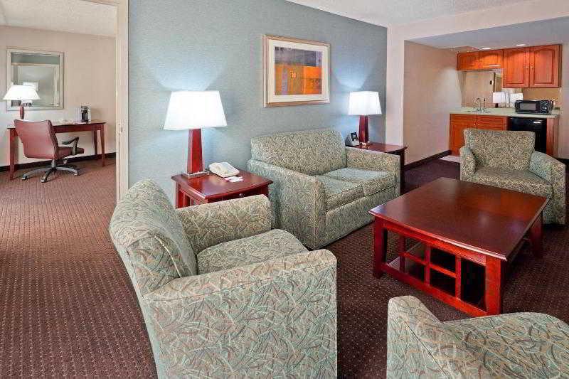 Courtyard By Marriott Avenue Hotel