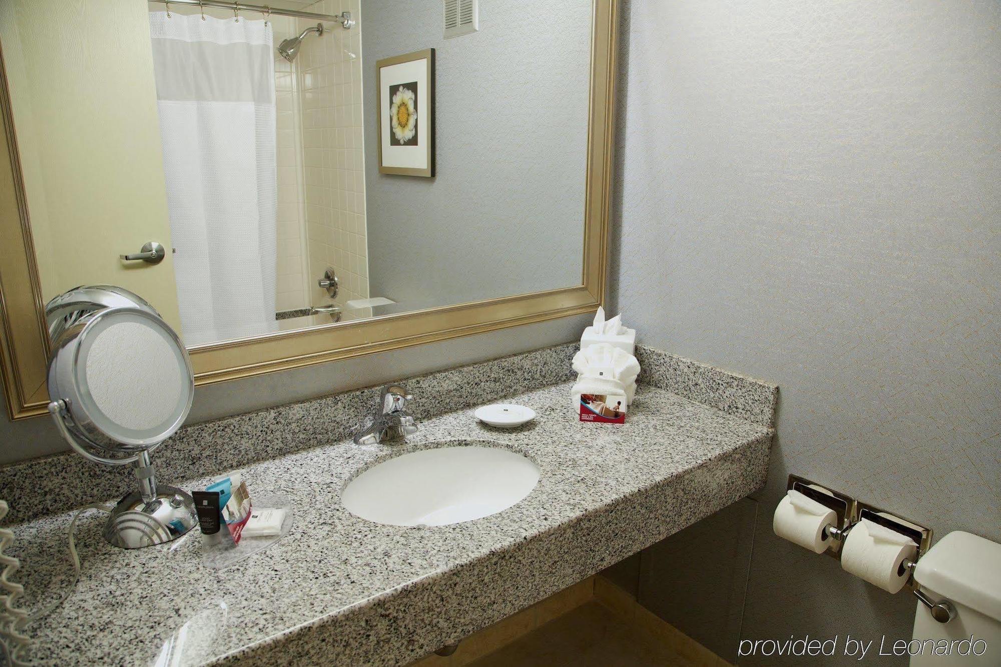 Courtyard By Marriott Avenue Hotel Philadelphia