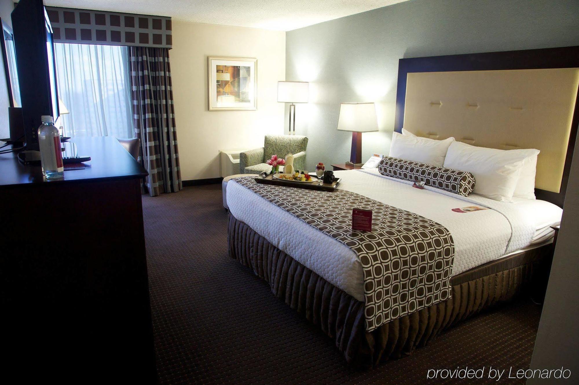 Courtyard By Marriott Avenue