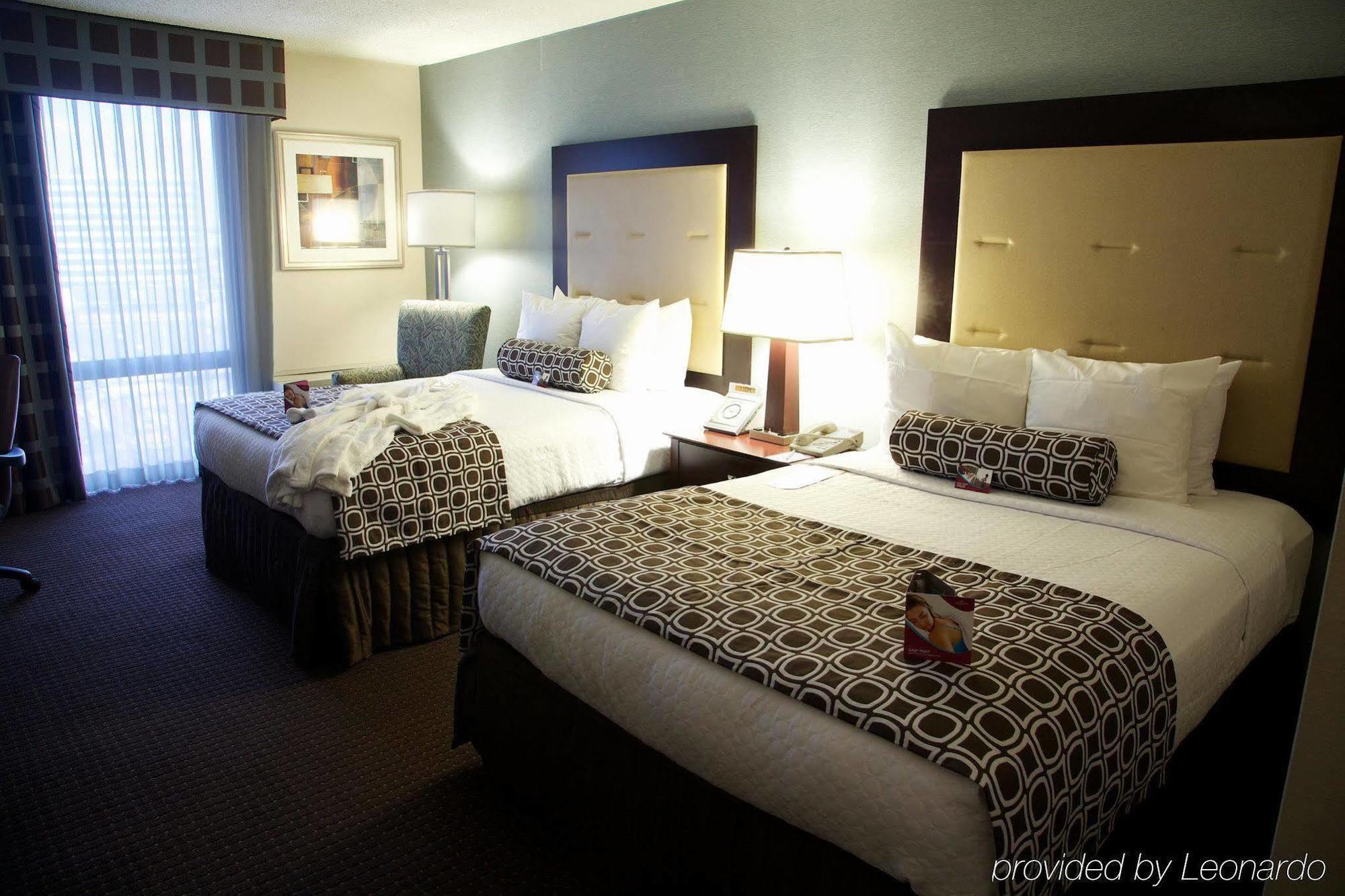 Courtyard By Marriott Avenue
