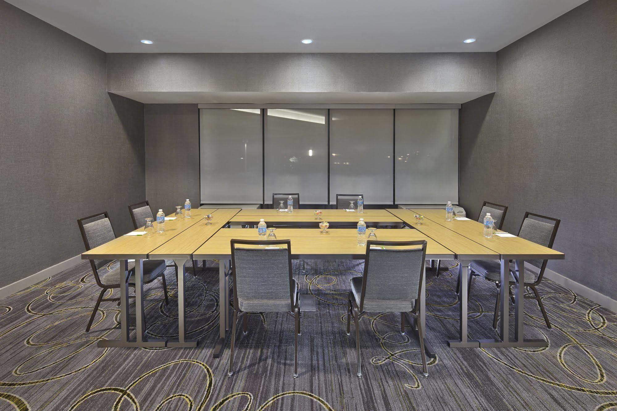 Courtyard By Marriott Avenue 3*