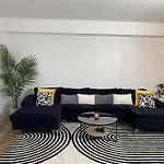 Sleek 2 Bedroom Unit With Parking Plus Car Rental!