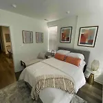 Lovely Modern 1-Bedroom Rental Unit W/ Kitchen