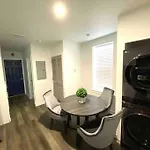 Lovely Modern 1-Bedroom Rental Unit W/ Kitchen