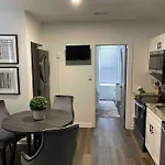 Lovely Modern 1-Bedroom Rental Unit W/ Kitchen