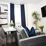 Charming One Bedroom Apartment Close To Temple