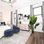 Charming One Bedroom Apartment Close To Temple