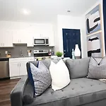 Charming One Bedroom Apartment Close To Temple