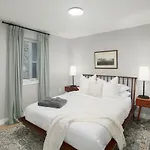 2Br In Heart Of Queen Village - Walk To Everything!