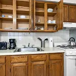 Boutique 1Br W Unique Charm