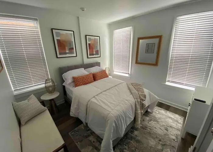Lovely Modern 1-Bedroom Rental Unit W/ Kitchen