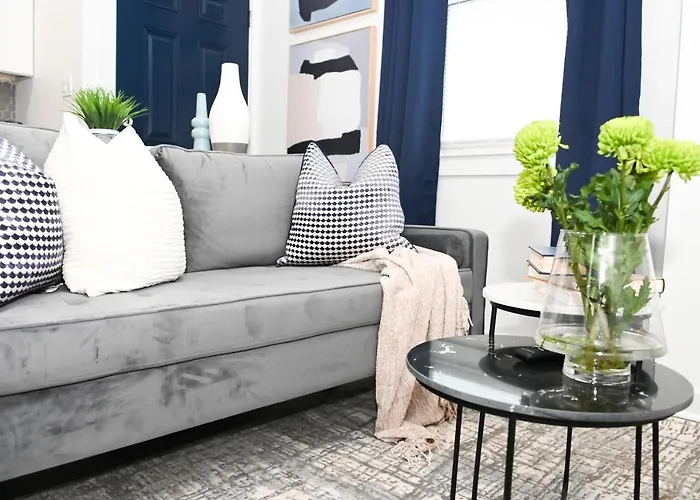 Charming One Bedroom Apartment Close To Temple