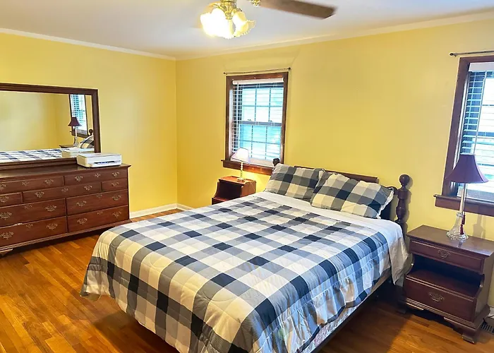 Cozy Philly Haven: Ideal Home