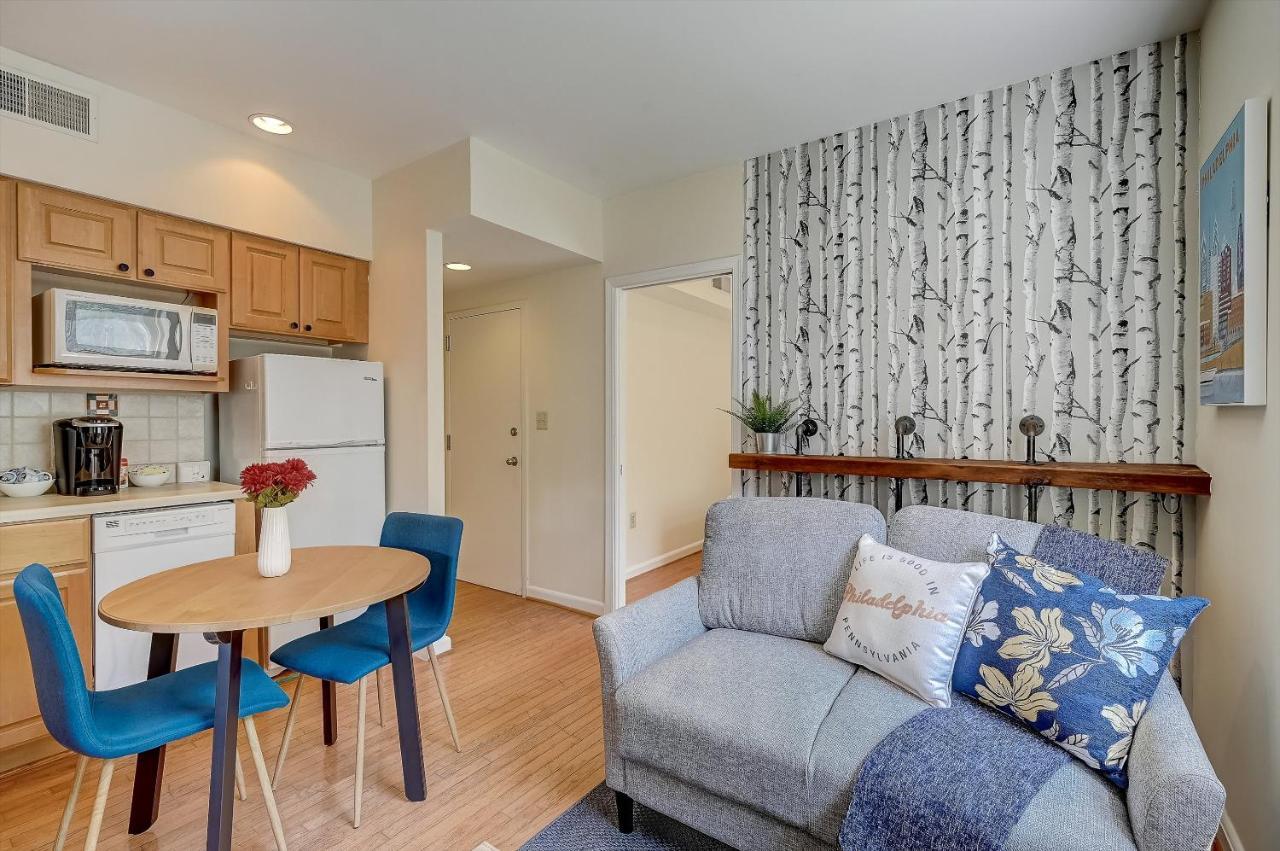 Frontdesk I 242 S 17th St Apts Rittenhouse Sq Apartment *