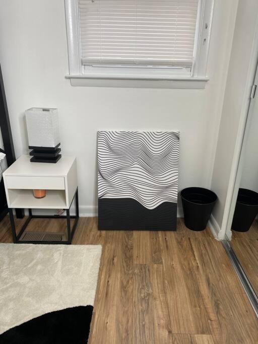 Sleek 2 Bedroom Unit With Parking Plus Car Rental! Holiday home *
