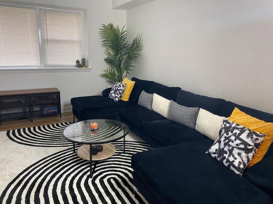 Sleek 2 Bedroom Unit With Parking Plus Car Rental! * Philadelphia