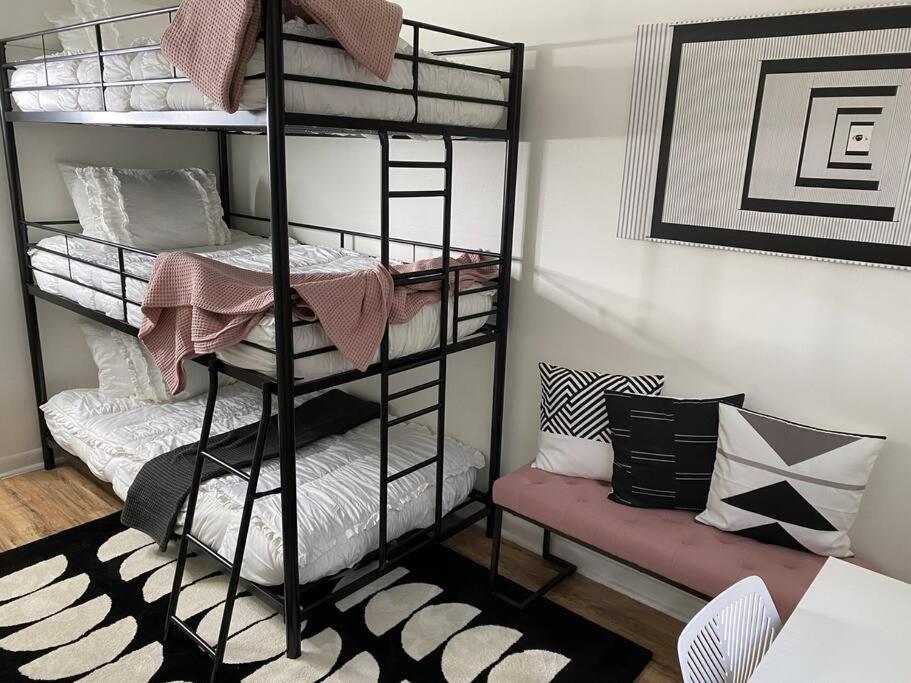 Sleek 2 Bedroom Unit With Parking Plus Car Rental! * Philadelphia
