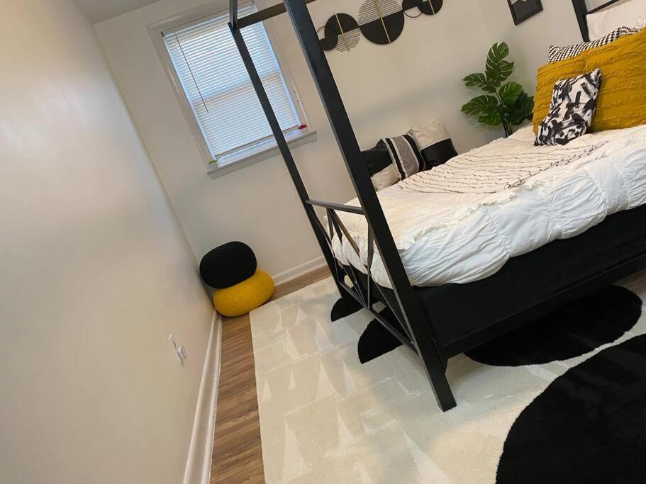 Sleek 2 Bedroom Unit With Parking Plus Car Rental! Holiday home Philadelphia