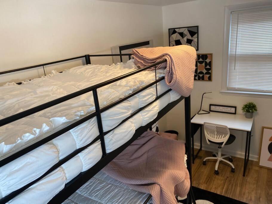 Holiday home Sleek 2 Bedroom Unit With Parking Plus Car Rental!