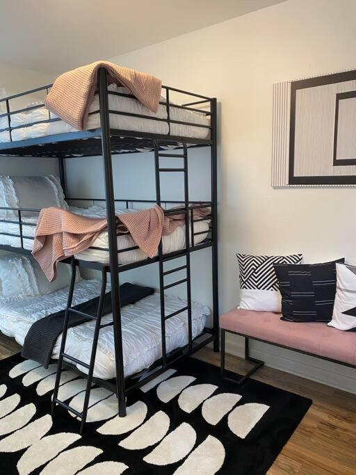 Holiday home Sleek 2 Bedroom Unit With Parking Plus Car Rental! *