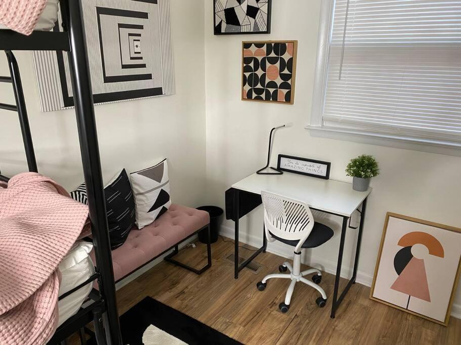Sleek 2 Bedroom Unit With Parking Plus Car Rental! * Philadelphia