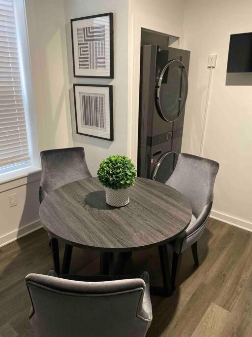 Lovely Modern 1-Bedroom Rental Unit W/ Kitchen Apartment *