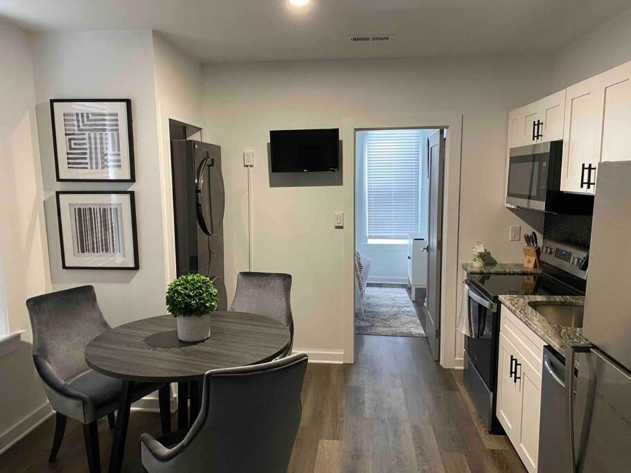 Apartment Lovely Modern 1-Bedroom Rental Unit W/ Kitchen