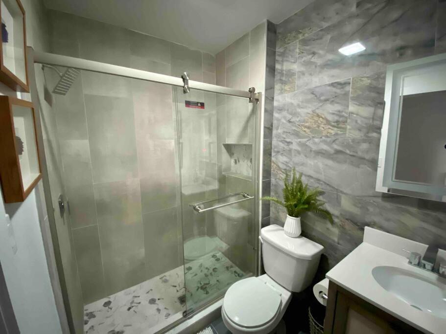 Apartment Lovely Modern 1-Bedroom Rental Unit W/ Kitchen