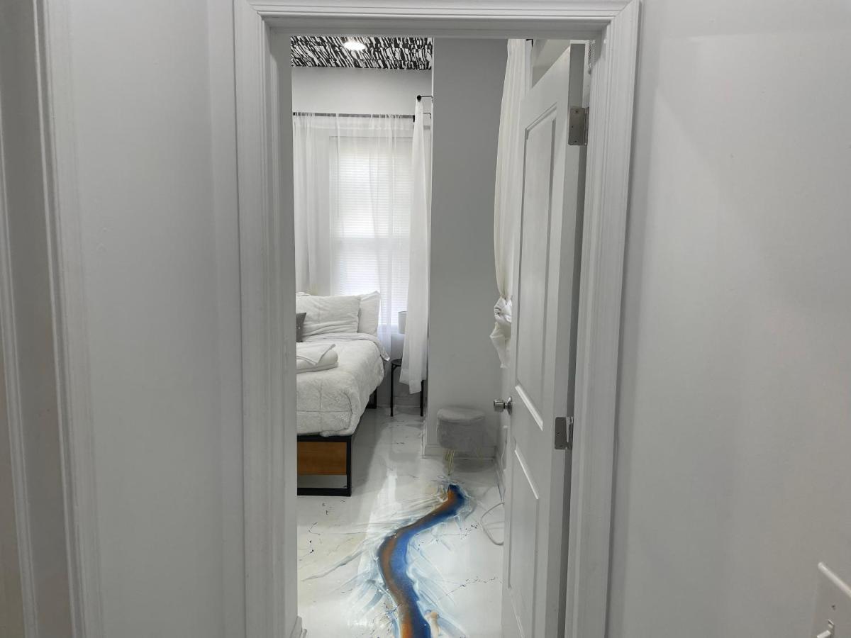 The Space Place - 2 Bedroom Apt With Memory Foam Mattresses Built For Relaxation * Philadelphia