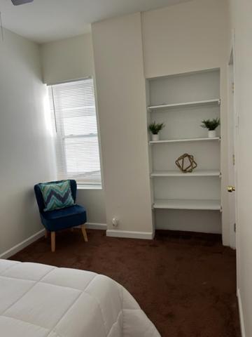Holiday home Cozy Located In A Prime Area.