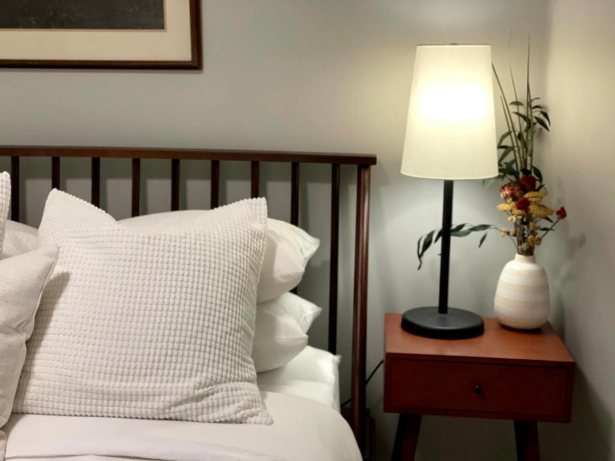 Apartment 2br In Heart Of Queen Village - Walk To Everything! *