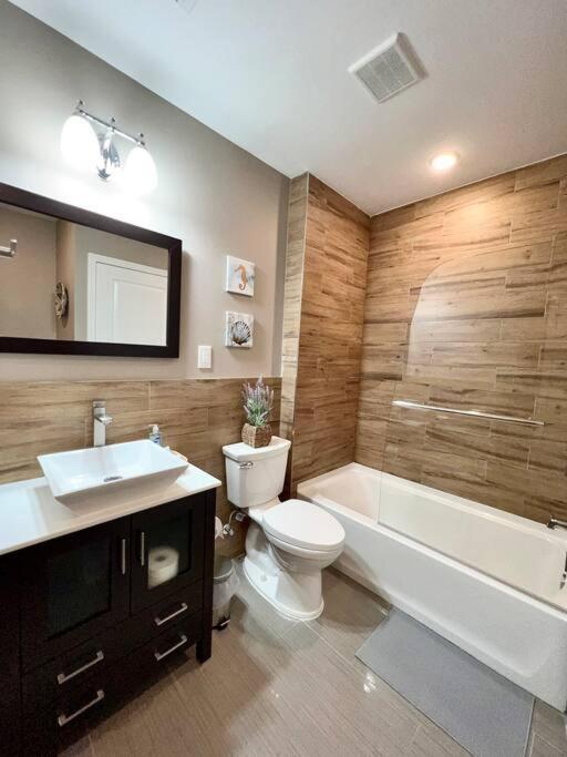407 Sweetest 1bed Apt In Center City Apartment