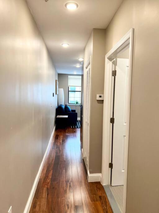 407 Sweetest 1bed Apt In Center City Apartment