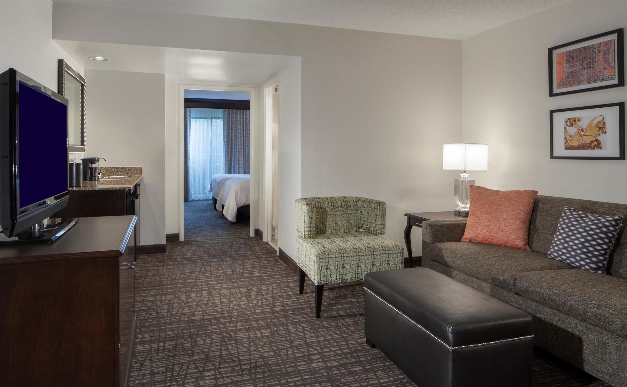 Hotel Embassy By Hilton Airport 4*