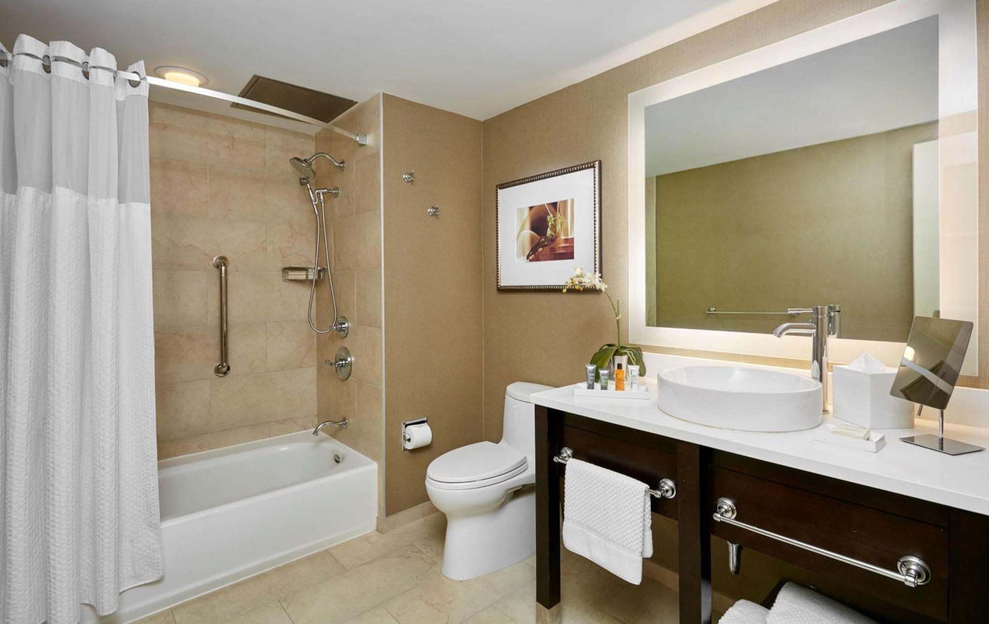 The At Penn, A Hilton 4*