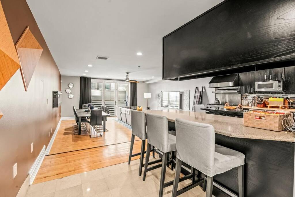 5 Bdrm - Heated Indoor Pool - Elevator Holiday home Philadelphia
