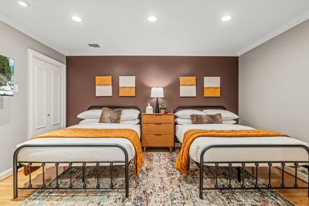 5 Bdrm - Heated Indoor Pool - Elevator Holiday home
