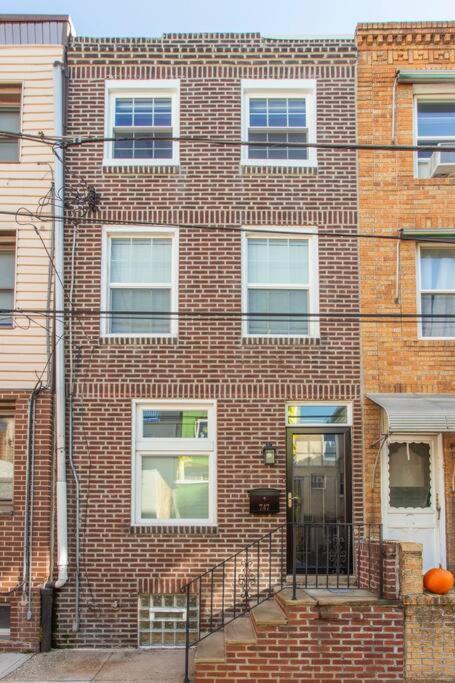 Walk Everywhere From Renovated 3bd Bella Vista Gem * Philadelphia