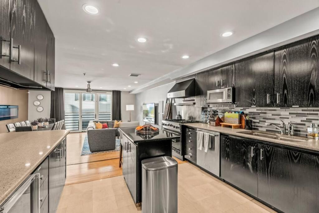 5 Bdrm - Heated Indoor Pool - Elevator Holiday home *