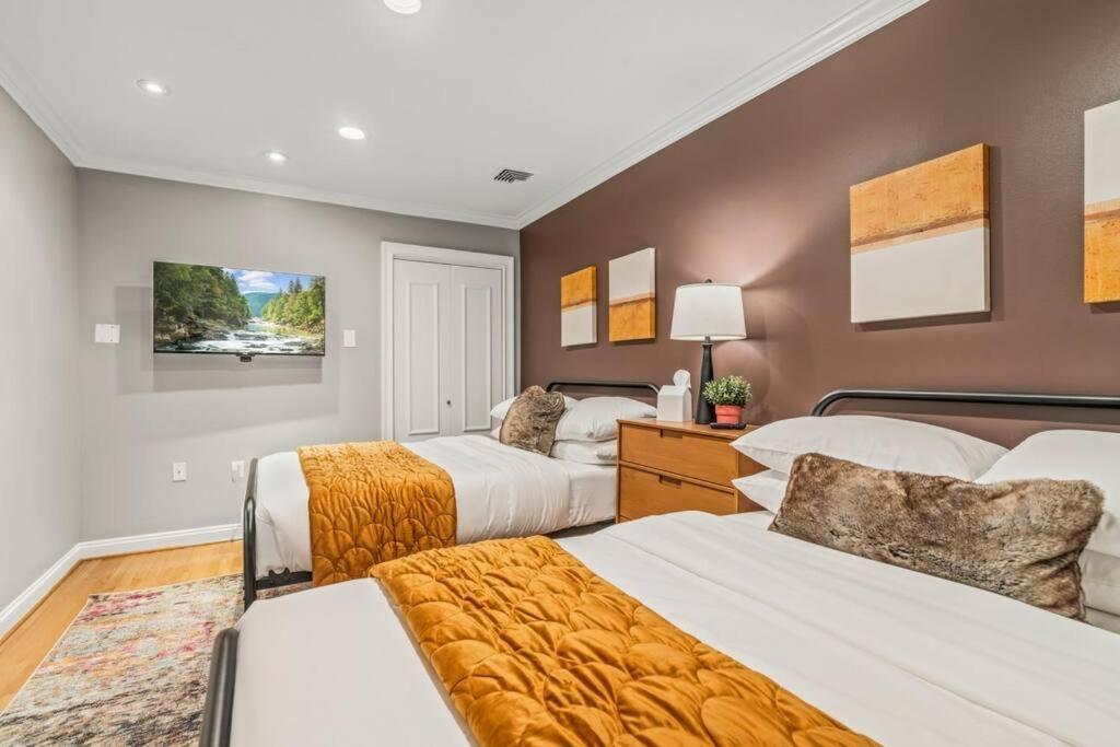 Holiday home 5 Bdrm - Heated Indoor Pool - Elevator *