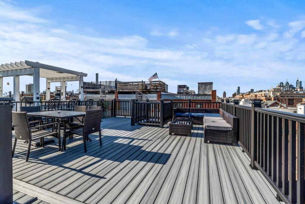 5 Bdrm - Heated Indoor Pool - Elevator Holiday home Philadelphia