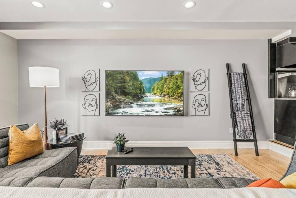 5 Bdrm - Heated Indoor Pool - Elevator Holiday home