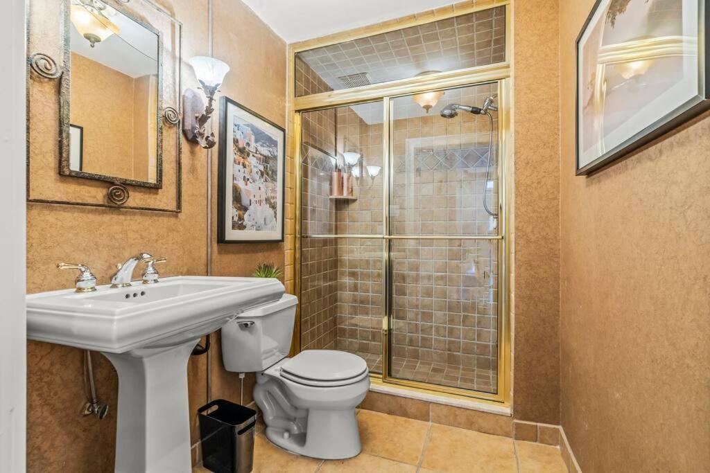 Holiday home 5 Bdrm - Heated Indoor Pool - Elevator Philadelphia
