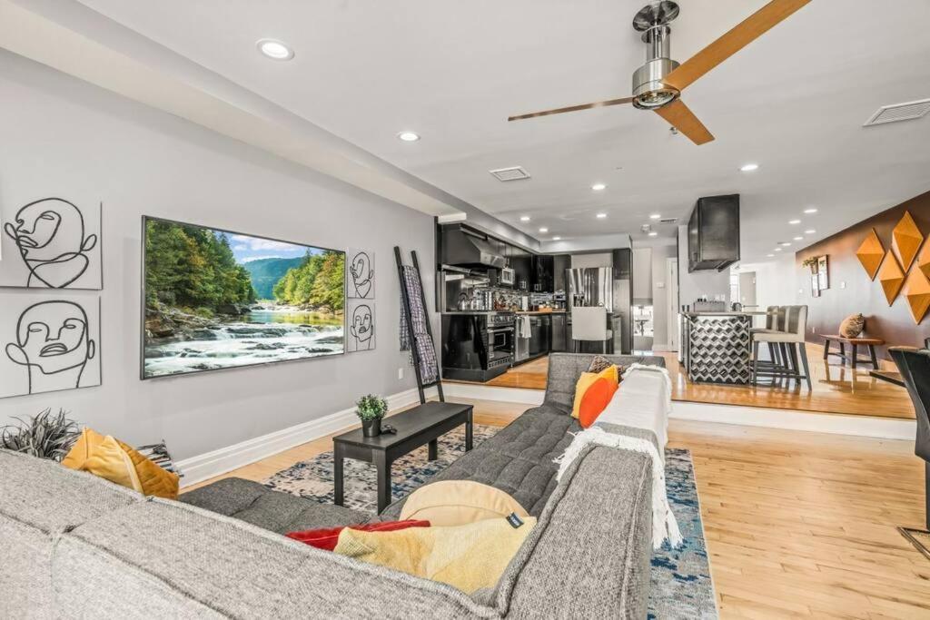Holiday home 5 Bdrm - Heated Indoor Pool - Elevator Philadelphia