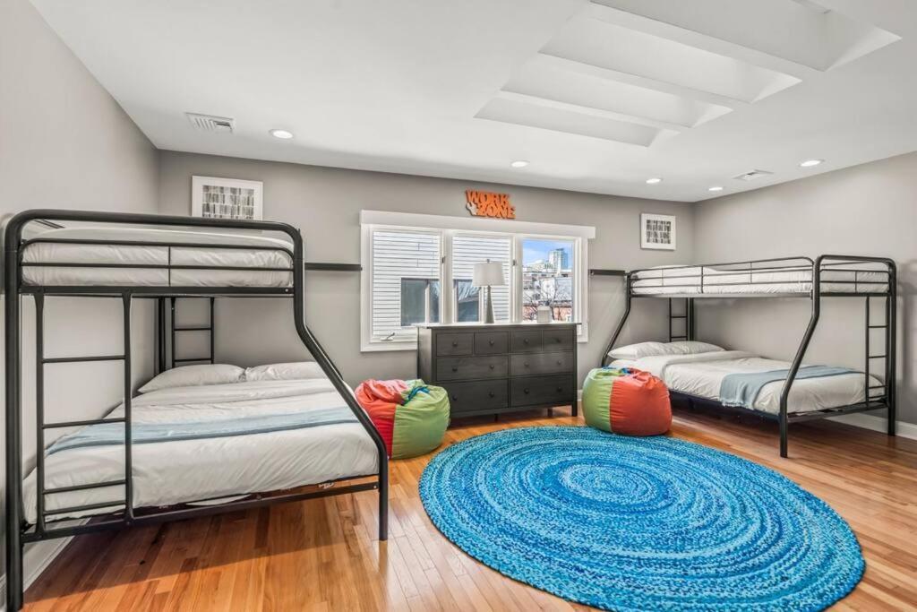 Holiday home 5 Bdrm - Heated Indoor Pool - Elevator *