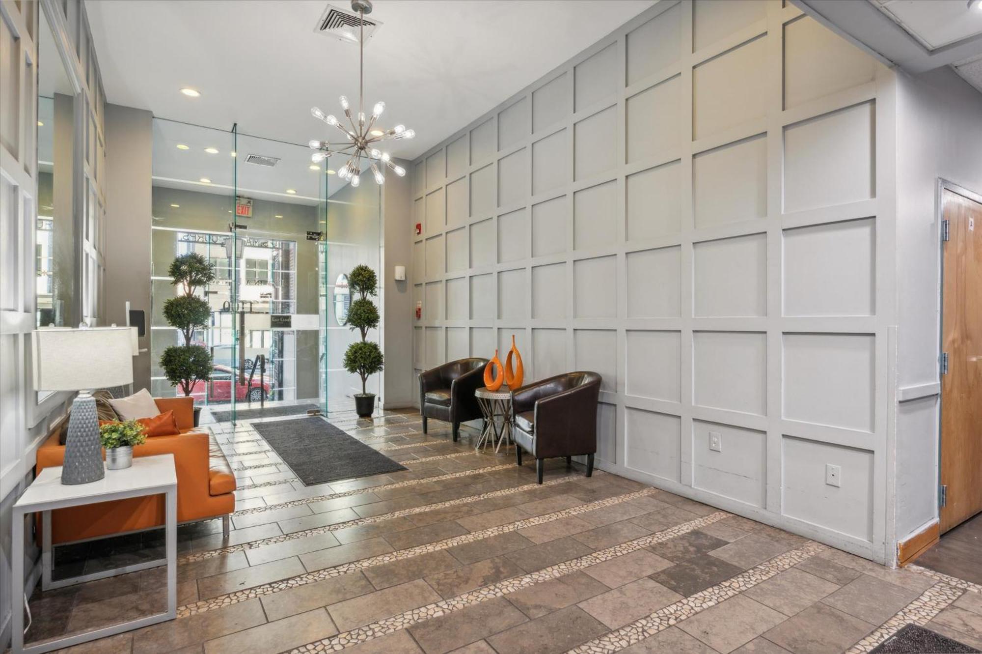 Sleeps 4! 2br, Gym, Free Parking, Close To Major Attractions Apartment *