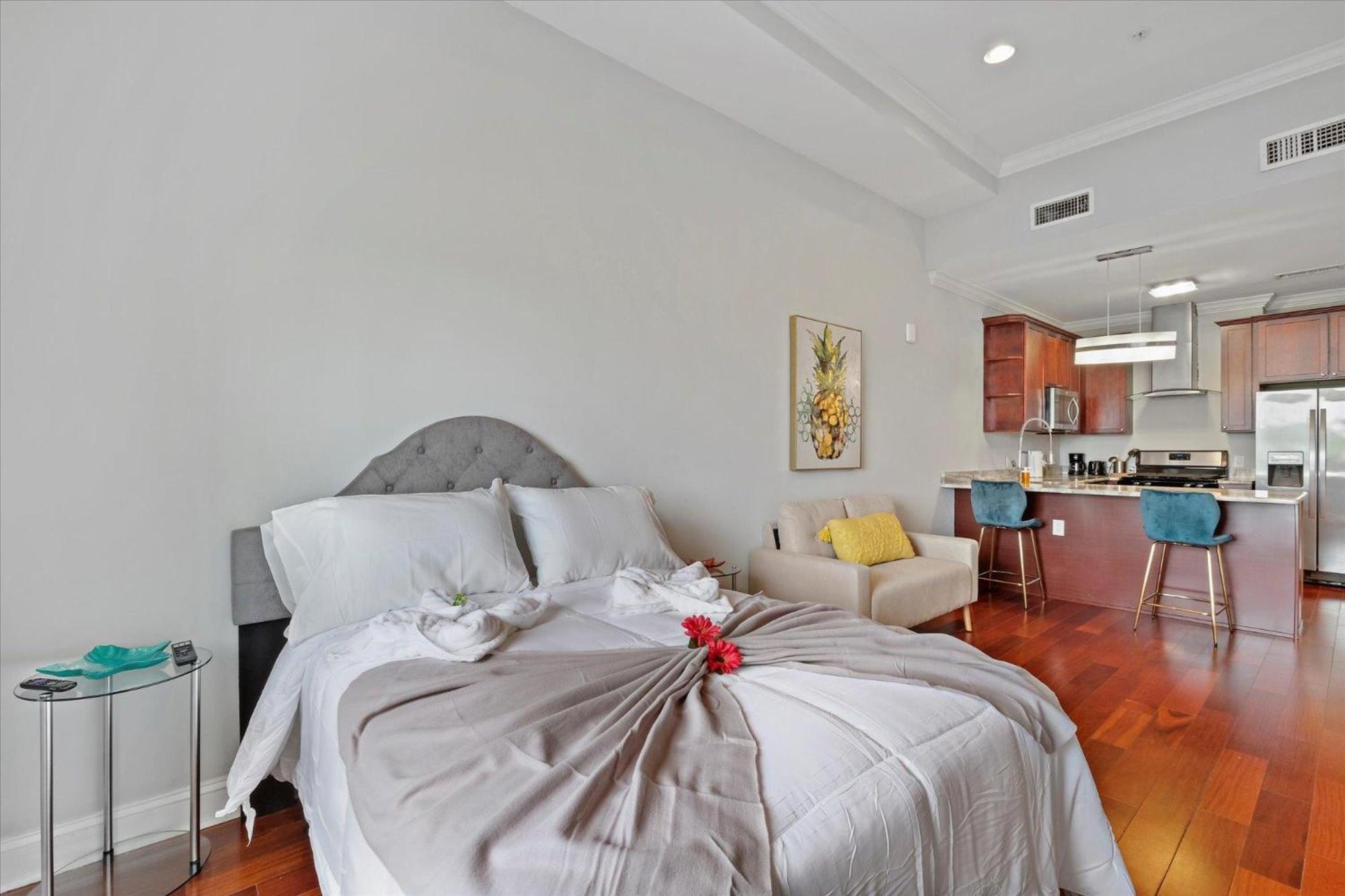 Upscale W Rooftop Deck * Philadelphia