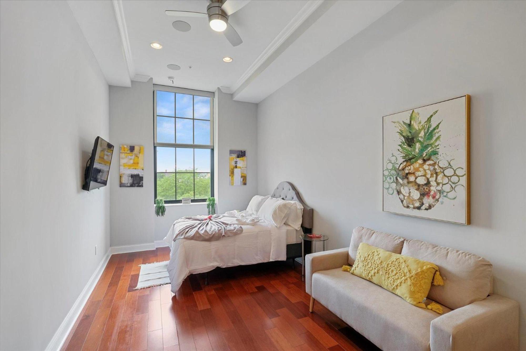 Apartment Upscale W Rooftop Deck